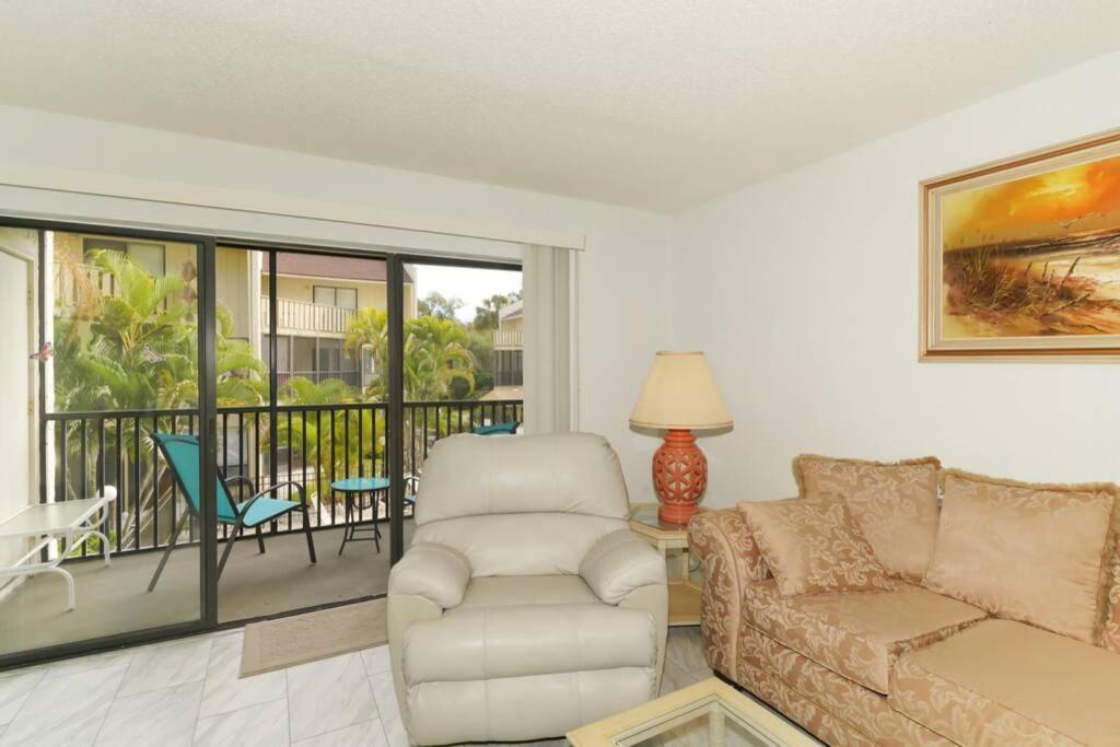Apartment Heated Pool-short Walk To Beach, Free Trolley Around Siesta Key!
