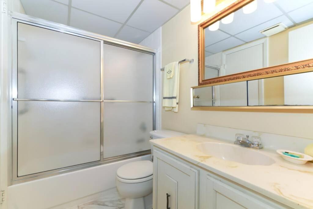 Heated Pool-short Walk To Beach, Free Trolley Around Siesta Key! Apartment *