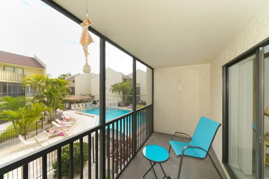 Heated Pool-short Walk To Beach, Free Trolley Around Siesta Key!