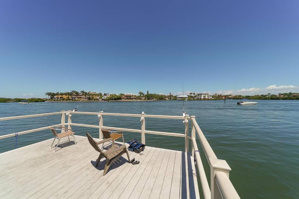 Apartment Heated Pool-short Walk To Beach, Free Trolley Around Siesta Key!