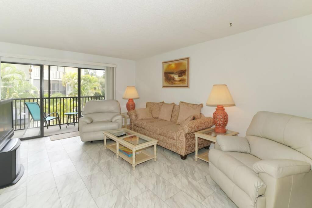 Heated Pool-short Walk To Beach, Free Trolley Around Siesta Key! Siesta Key