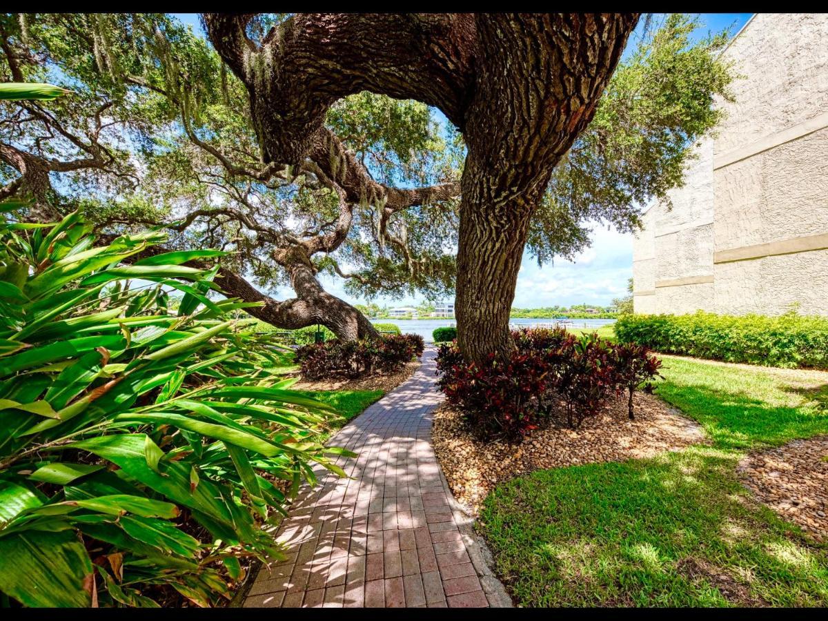 Apartment Luxury Waterfront Views - Heated Pool - 1400sf Duplex - Minutes To The *
