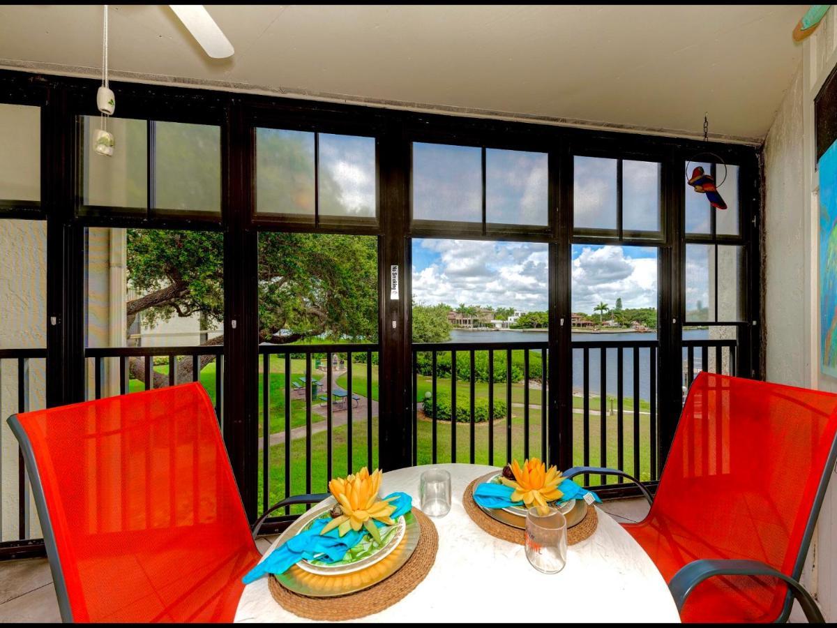 Apartment Luxury Waterfront Views - Heated Pool - 1400sf Duplex - Minutes To The