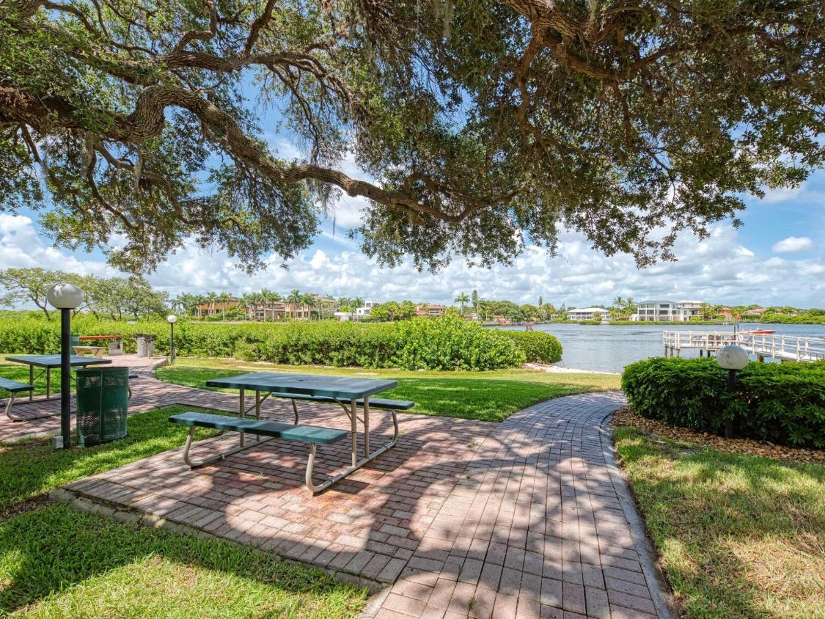 Apartment Luxury Waterfront Views - Heated Pool - 1400sf Duplex - Minutes To The *