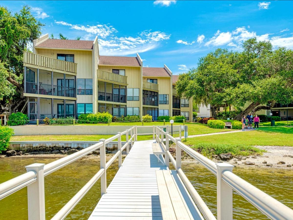 Luxury Waterfront Views - Heated Pool - 1400sf Duplex - Minutes To The Apartment