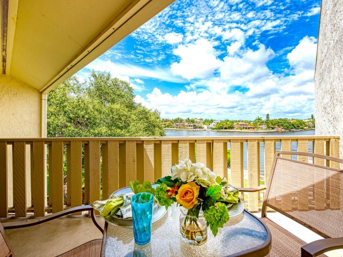 Luxury Waterfront Views - Heated Pool - 1400sf Duplex - Minutes To The Apartment *