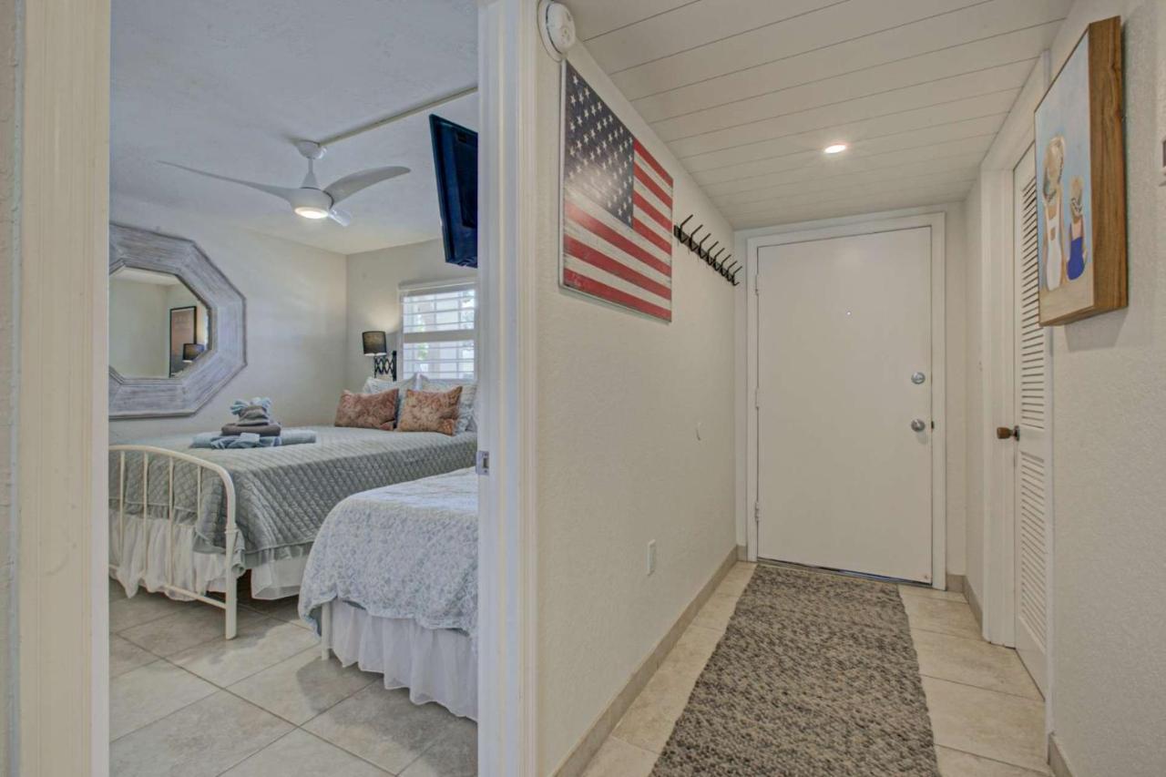 Palm Bay Club Bayside Closest To Gulf Siesta Key