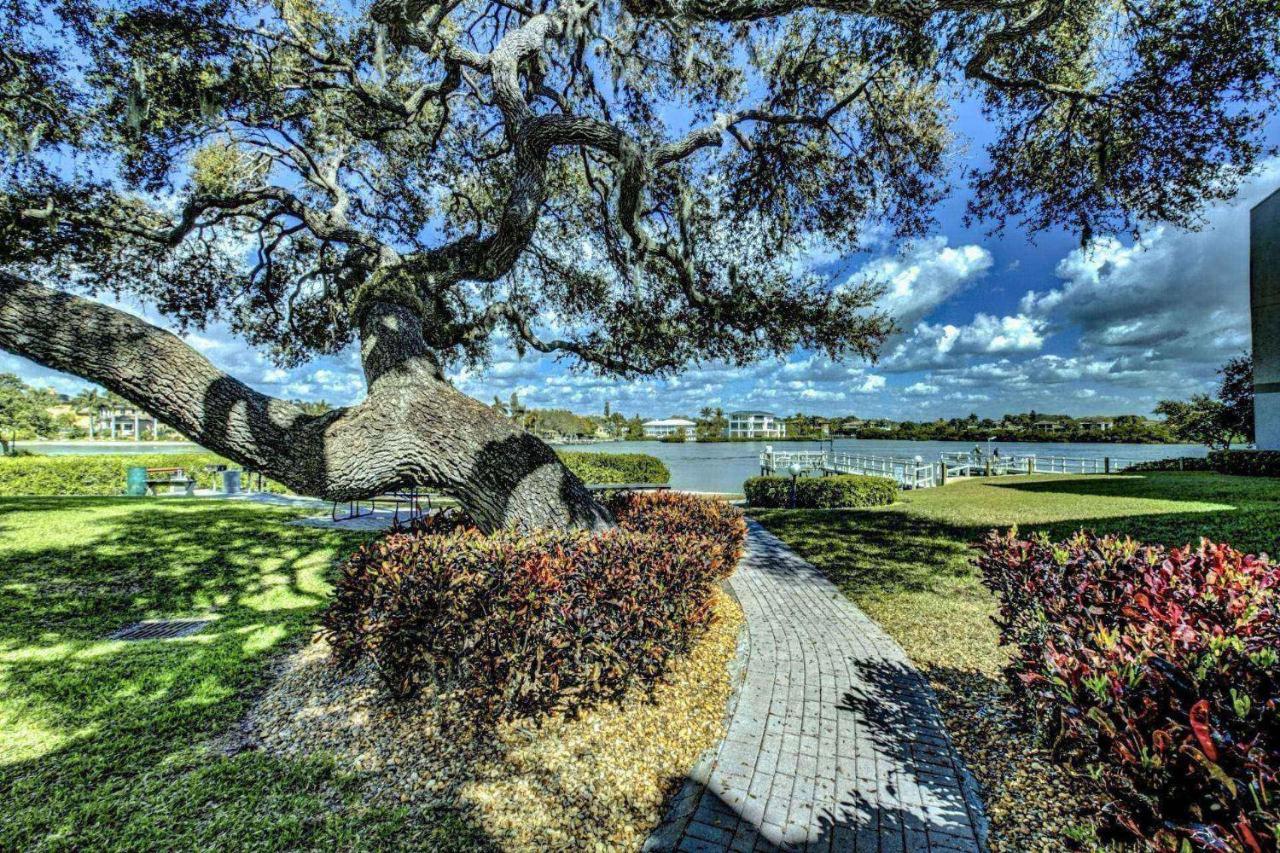 Bay Oaks C 2nd Floor