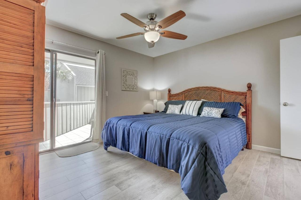 Bay Oaks C 2nd Floor * Siesta Key