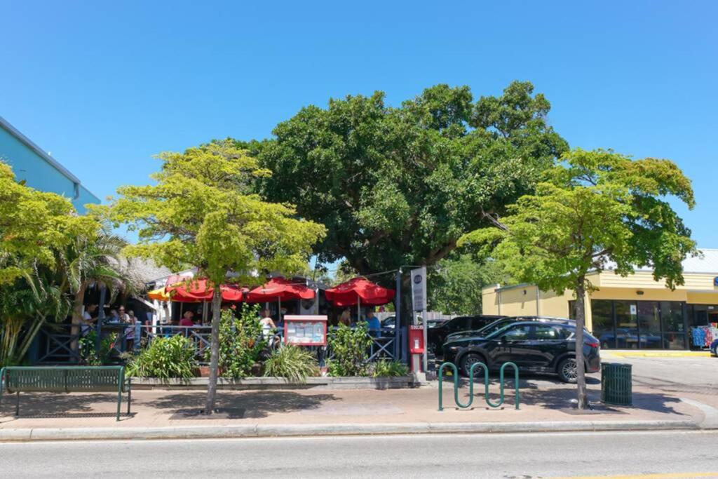 Siesta Cool: Only Minutes Walk To Siesta Beach! Apartment *