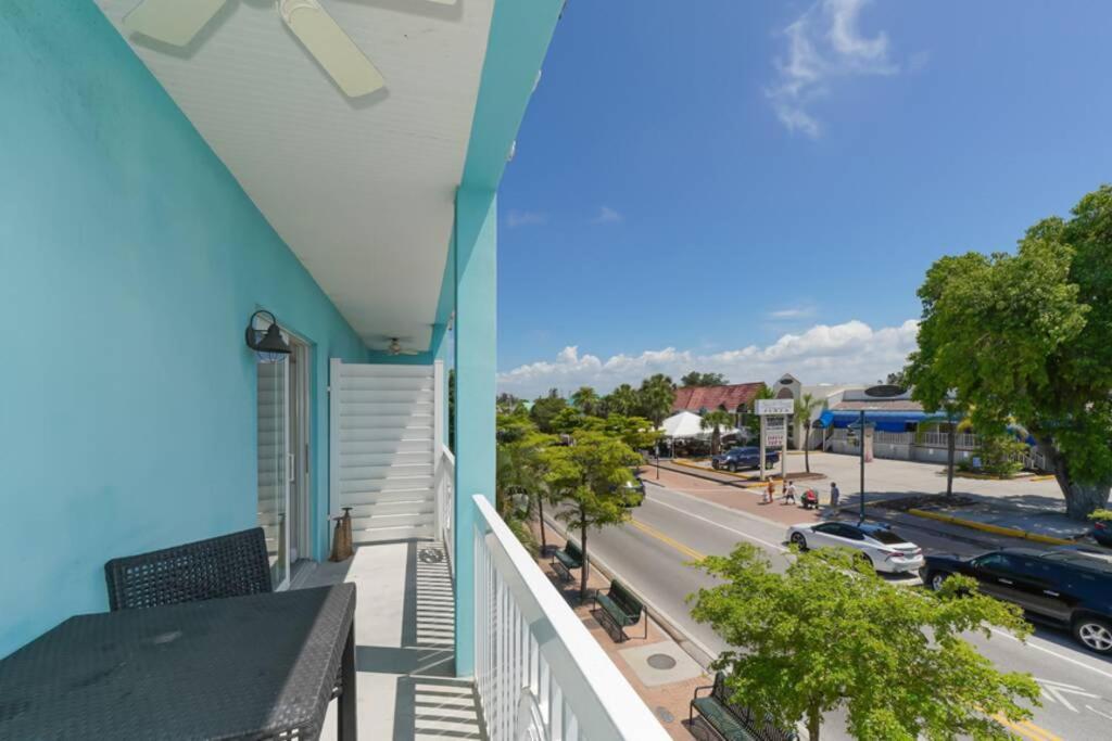 Siesta Cool: Only Minutes Walk To Siesta Beach! *