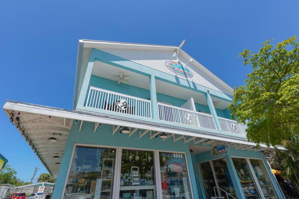 Siesta Cool: Only Minutes Walk To Siesta Beach! Apartment