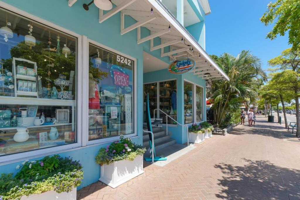 Apartment Siesta Cool: Only Minutes Walk To Siesta Beach! *