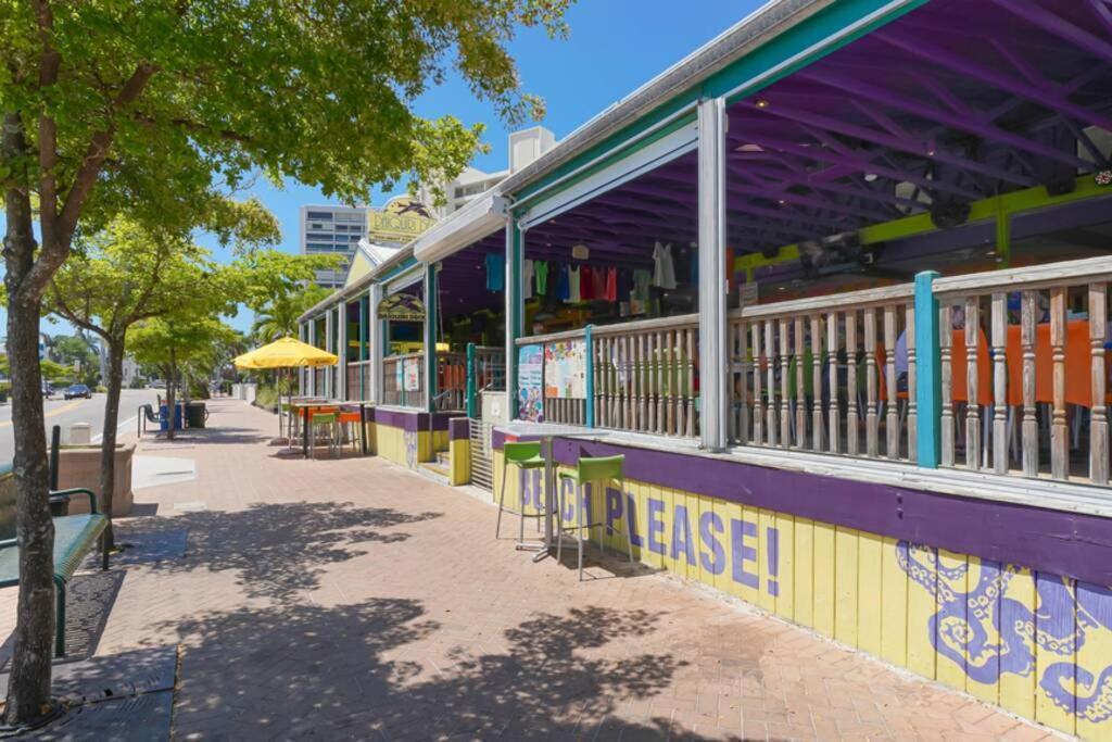 Siesta Cool: Only Minutes Walk To Siesta Beach!