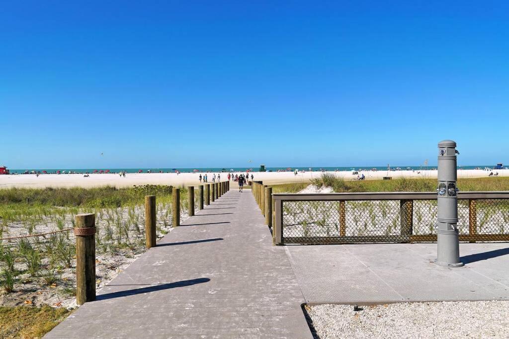 Apartment Siesta Cool: Only Minutes Walk To Siesta Beach! *