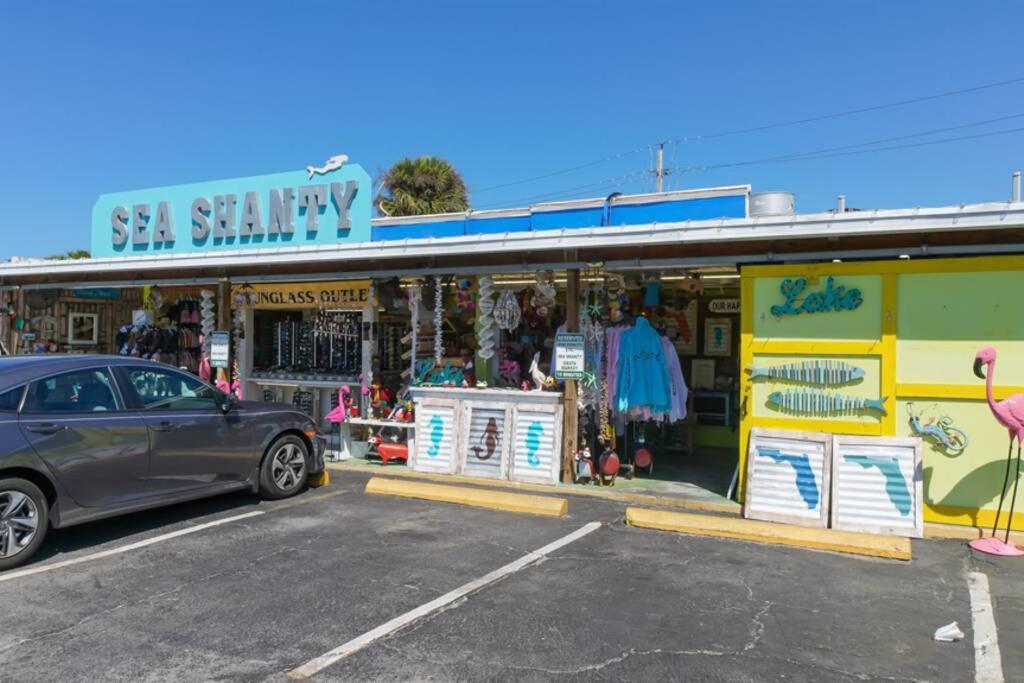 Siesta Cool: Only Minutes Walk To Siesta Beach! Apartment