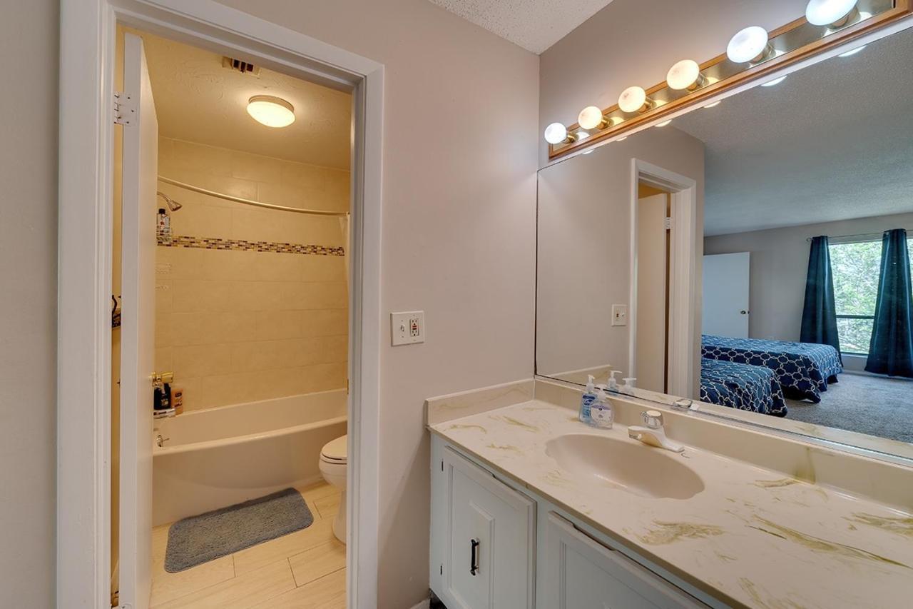 - 2 Bedroom - 3 Beds - 3 Bathroom Duplex With Heated Swimming Pool *