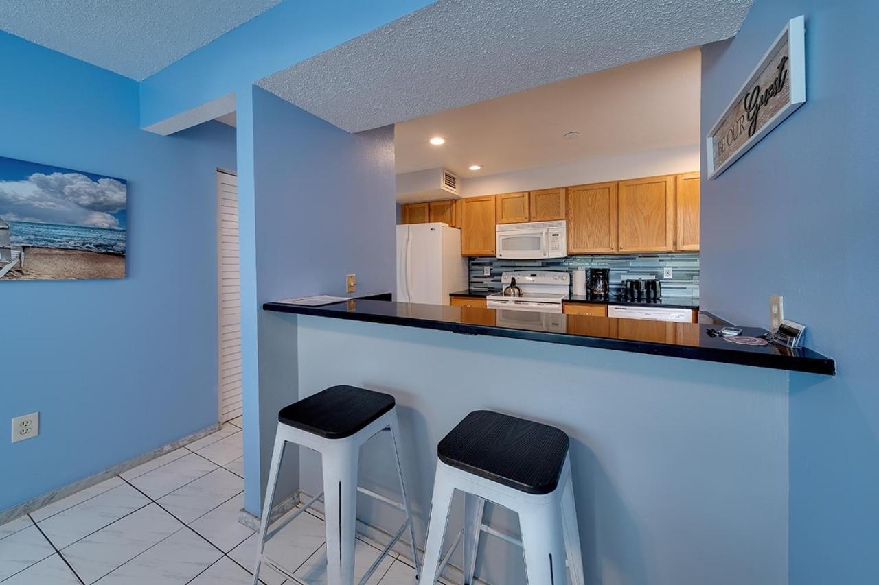 - 2 Bedroom - 3 Beds - 3 Bathroom Duplex With Heated Swimming Pool Siesta Key