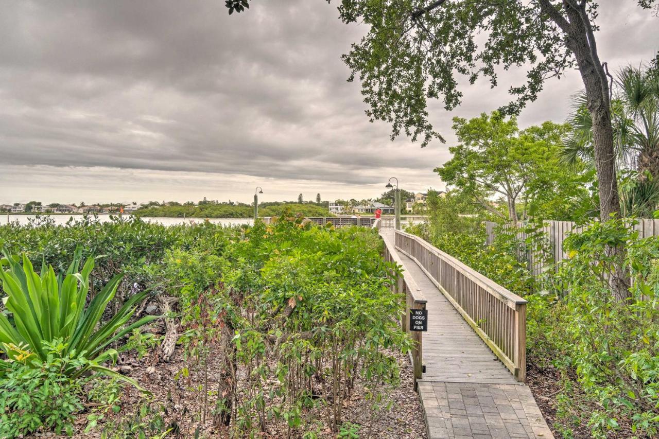 Apartment Walk To Resort-style Condo! *