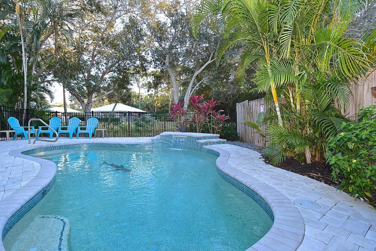Crescent Street 1138 B, Walk To The Beach, Pool, 1 Bedroom, Pet Friendly Holiday home Siesta Key