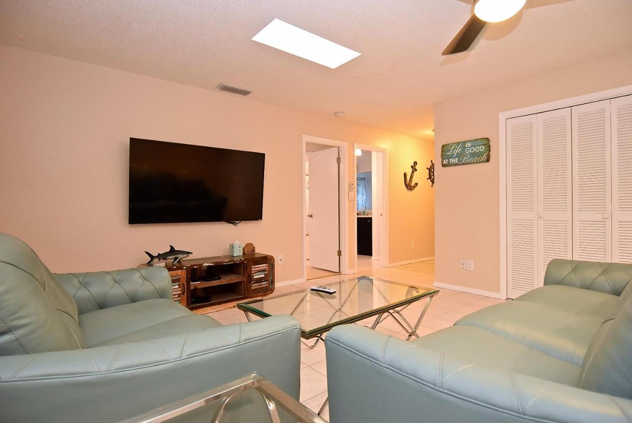 Holiday home Crescent Street 1138 B, Walk To The Beach, Pool, 1 Bedroom, Pet Friendly