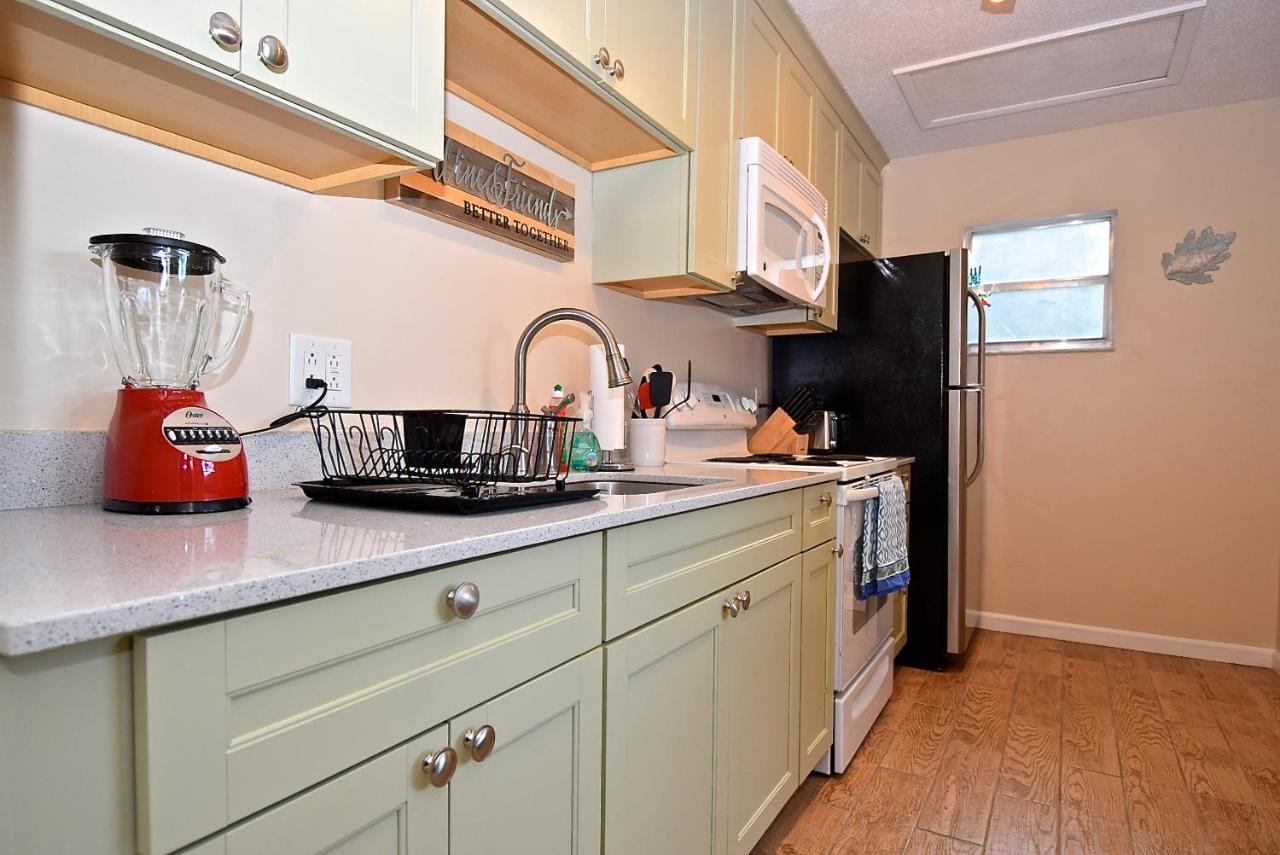 Crescent Street 1138 B, Walk To The Beach, Pool, 1 Bedroom, Pet Friendly *