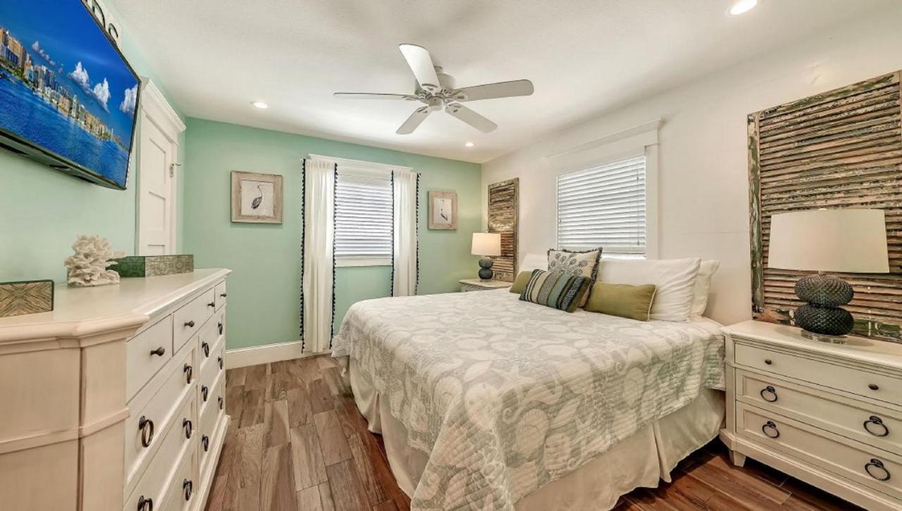 Canal Lower-gorgeous 3 Bed 3 Bath Near Sk Village Holiday home Siesta Key