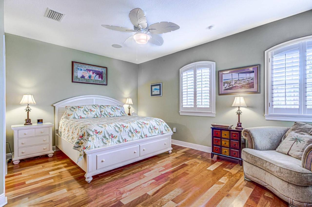 Palm Island Canal - 4 Br