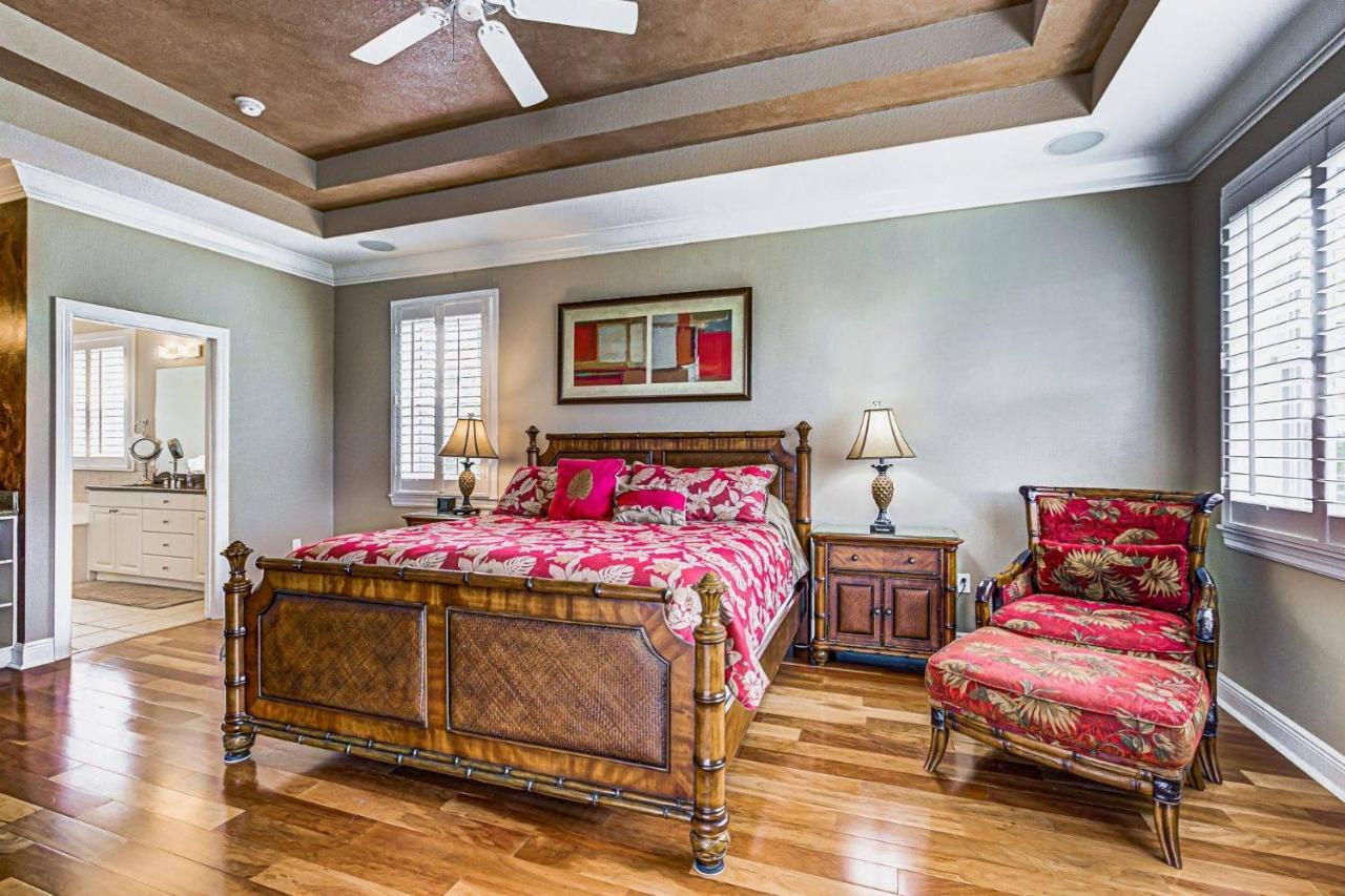Palm Island Canal - 4 Br
