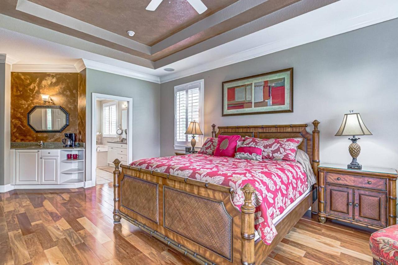 Palm Island Canal - 4 Br *
