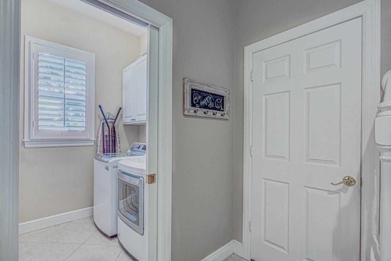 Holiday home Palm Island Canal - 4 Br *