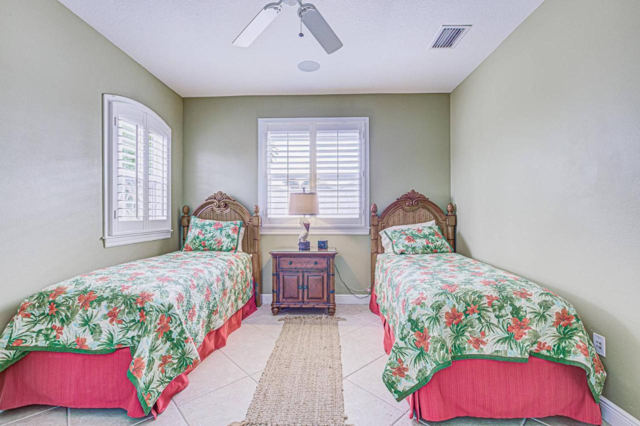 Palm Island Canal - 4 Br Holiday home *