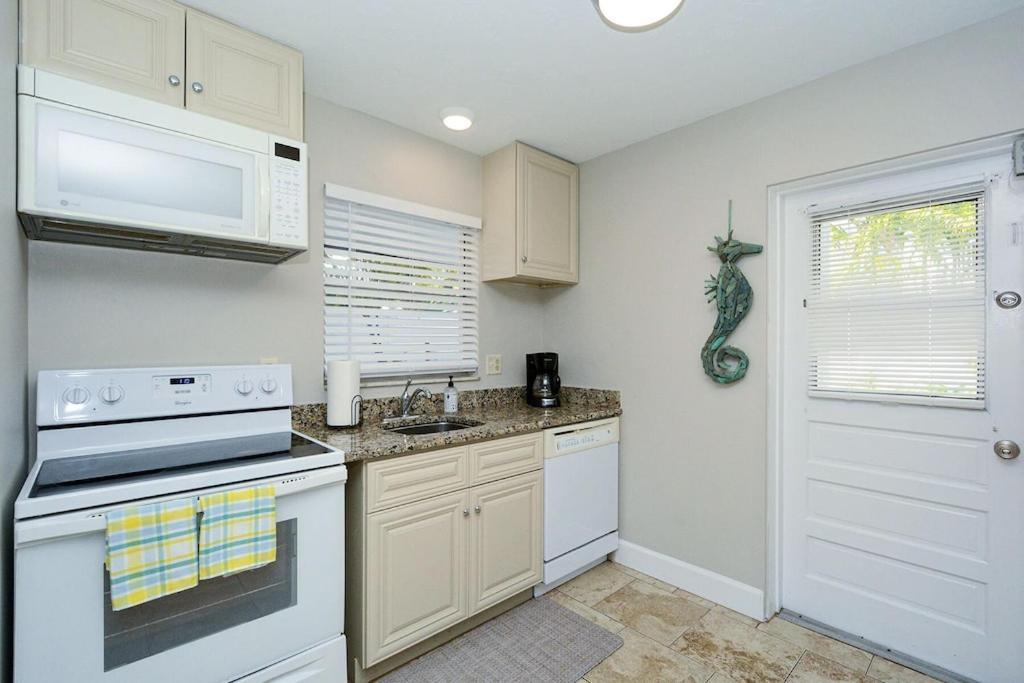 Holiday home Canal 309 - Right In Village! *