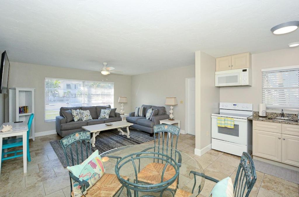 Canal 309 - Right In Village! Siesta Key