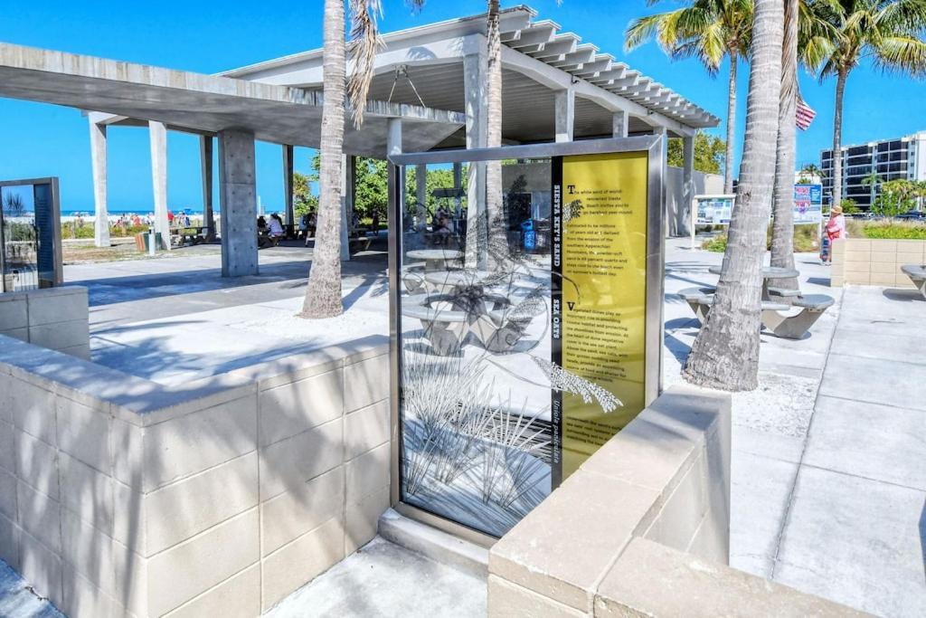 Canal 309 - Right In Village! * Siesta Key