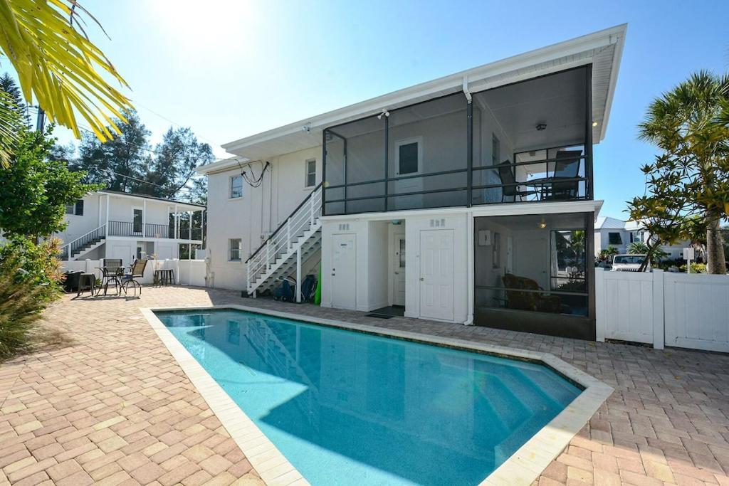Canal 309 - Right In Village! Siesta Key
