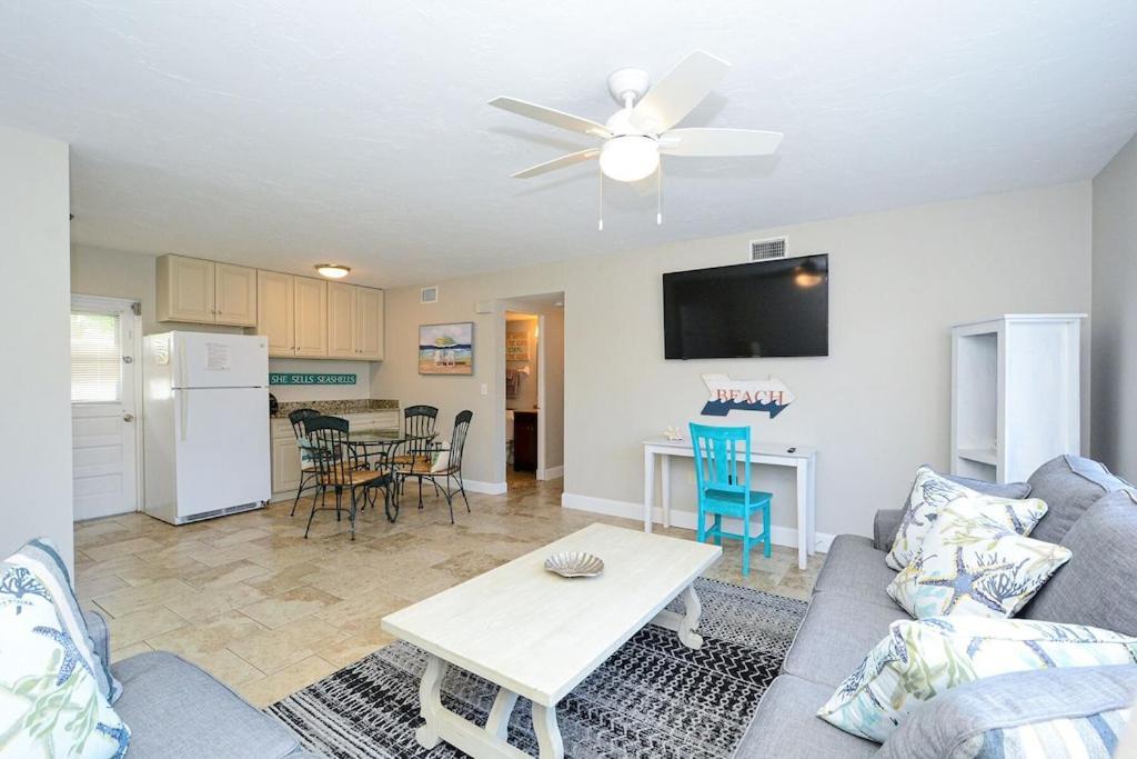 Canal 309 - Right In Village! Holiday home