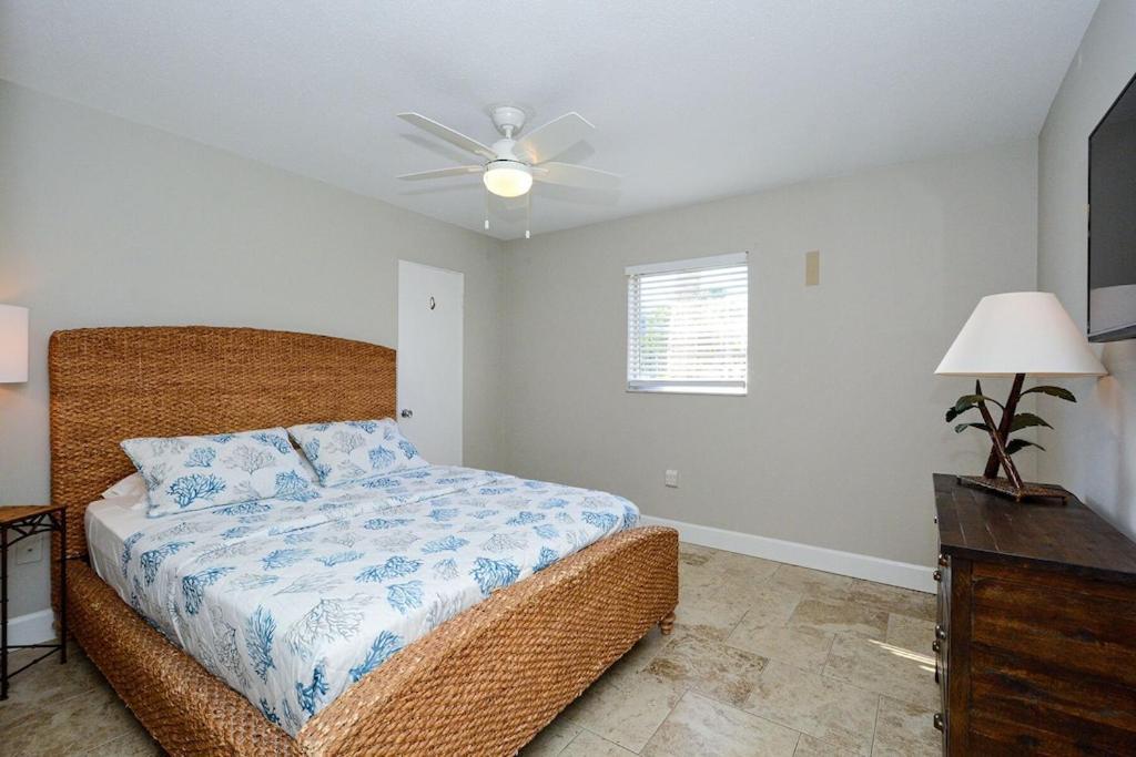 Canal 309 - Right In Village! Siesta Key