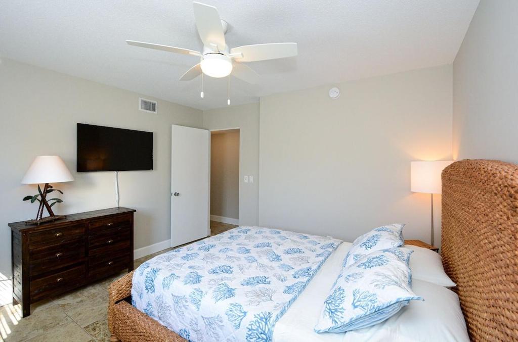 Canal 309 - Right In Village! Holiday home Siesta Key