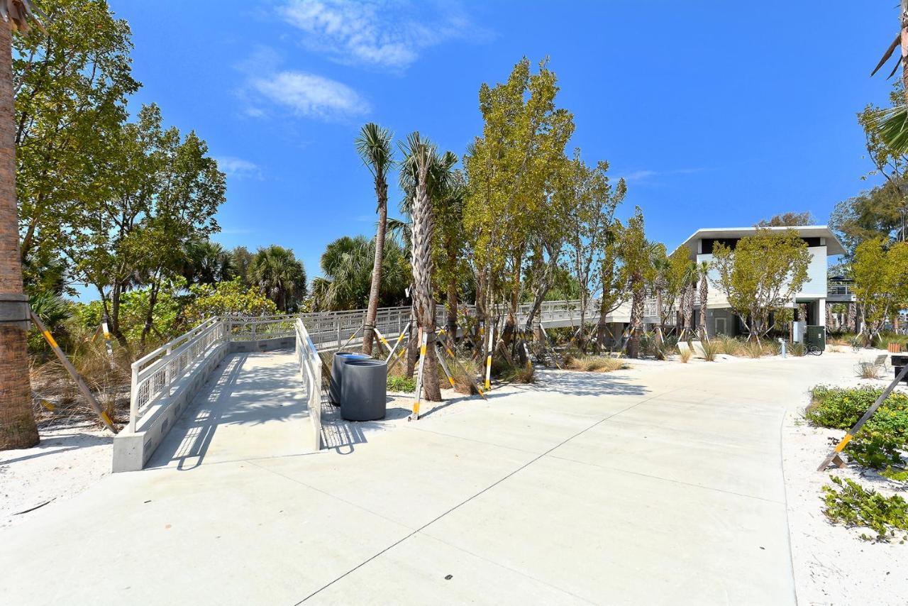 Canal 315 - Right In Village! Holiday home