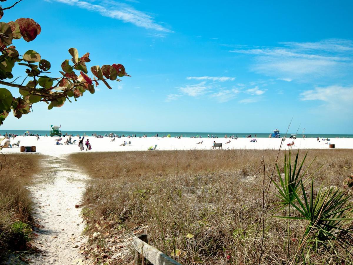 Our House At The Beach 222, Sleeps 4, 2 Bedroom, Tennis, Heated Pool Apartment Siesta Key