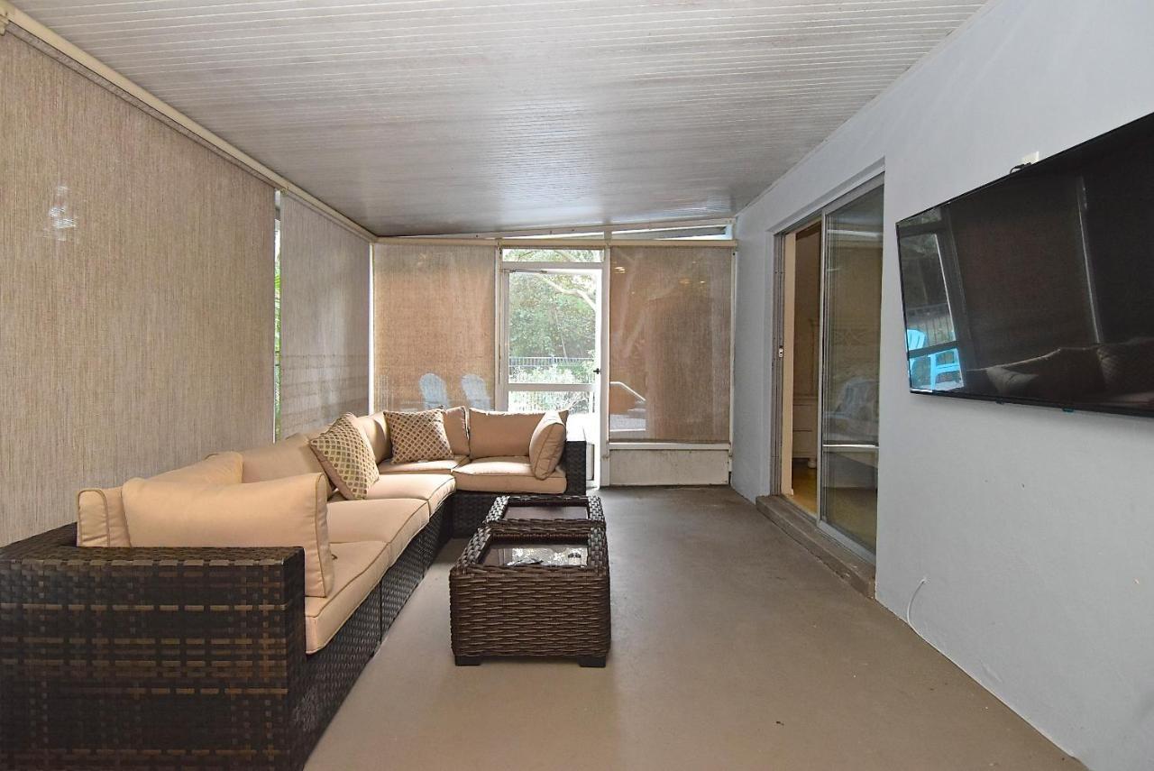 Crescent Street 1138 B, Walk To The Beach, Pool, 1 Bedroom, Pet Friendly * Siesta Key