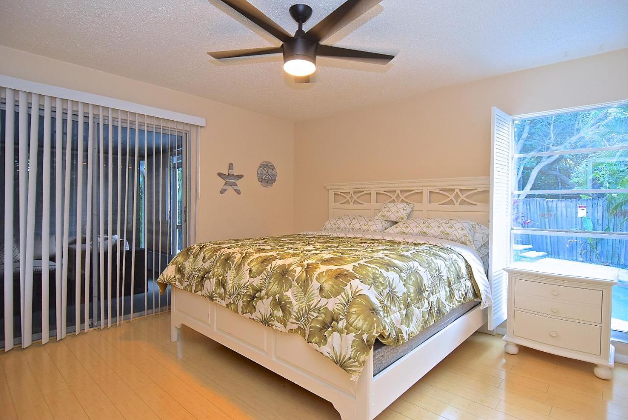 Crescent Street 1138 B, Walk To The Beach, Pool, 1 Bedroom, Pet Friendly Holiday home Siesta Key