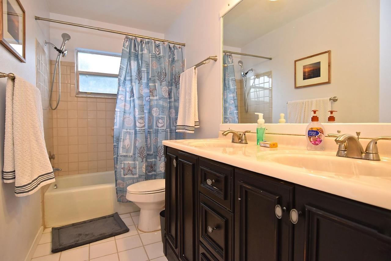 Holiday home Crescent Street 1138 B, Walk To The Beach, Pool, 1 Bedroom, Pet Friendly