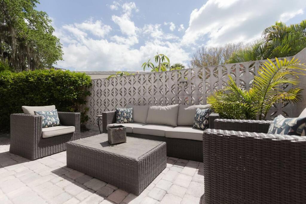 Discover The Beauty Of At Siesta Whispering Palms * Siesta Key