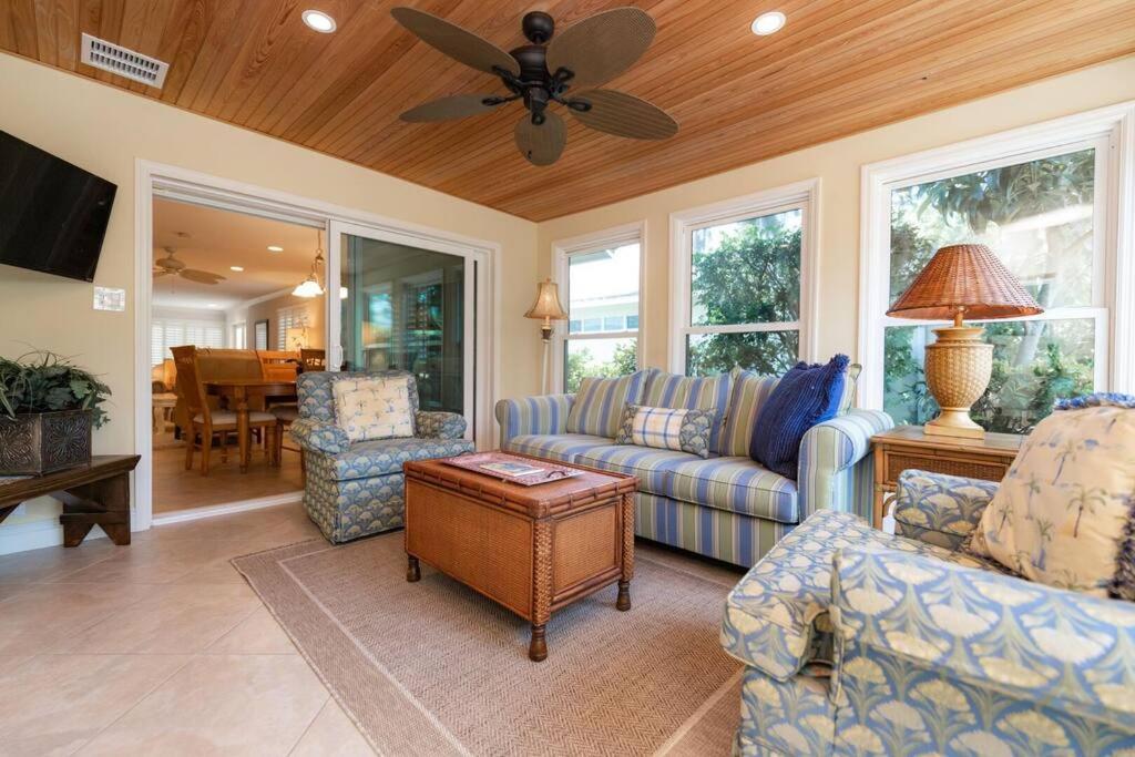 Discover The Beauty Of At Siesta Whispering Palms Villa Siesta Key