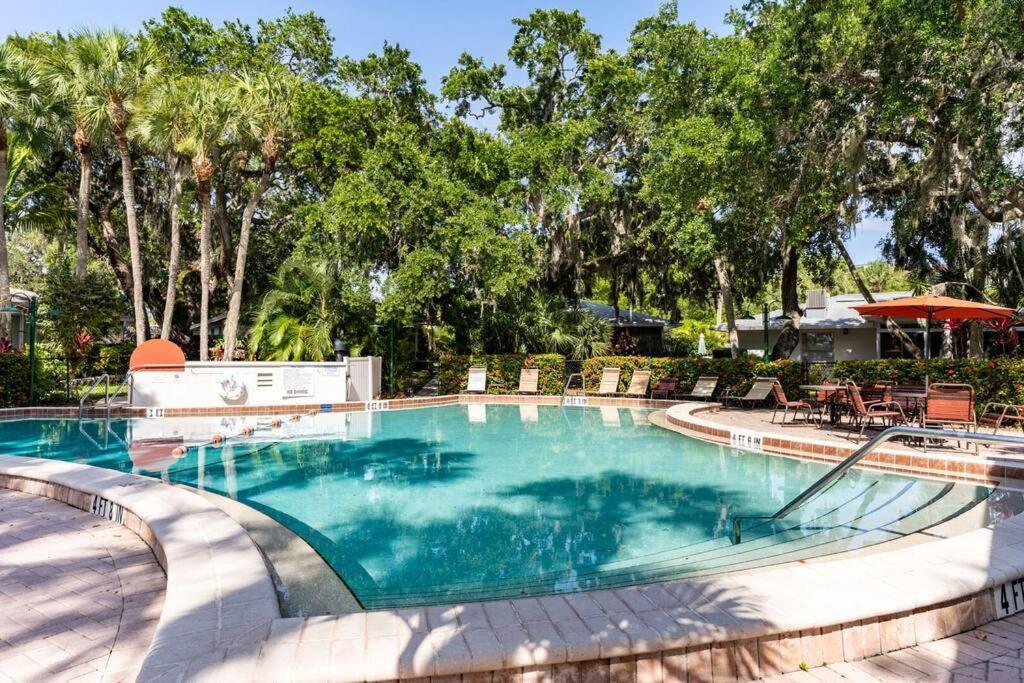 Discover The Beauty Of At Siesta Whispering Palms * Siesta Key