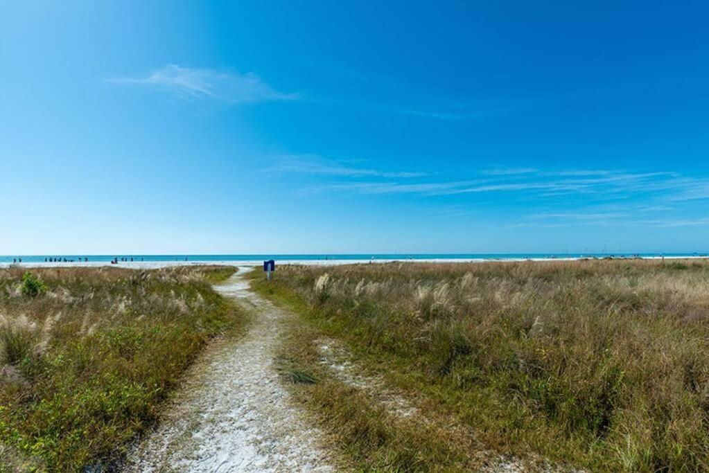 Can't Get Closer To The Than Beachy 3 Bedroom Siesta Key