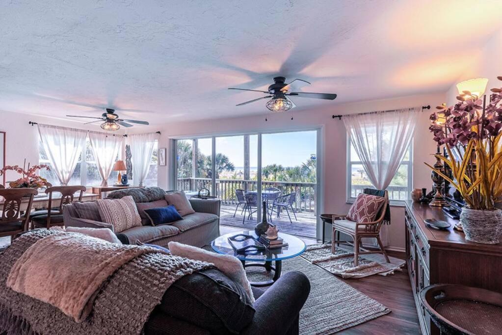 Your Tranquil Escape Is Found Directly On The At The Serenity Condo. Apartment Siesta Key