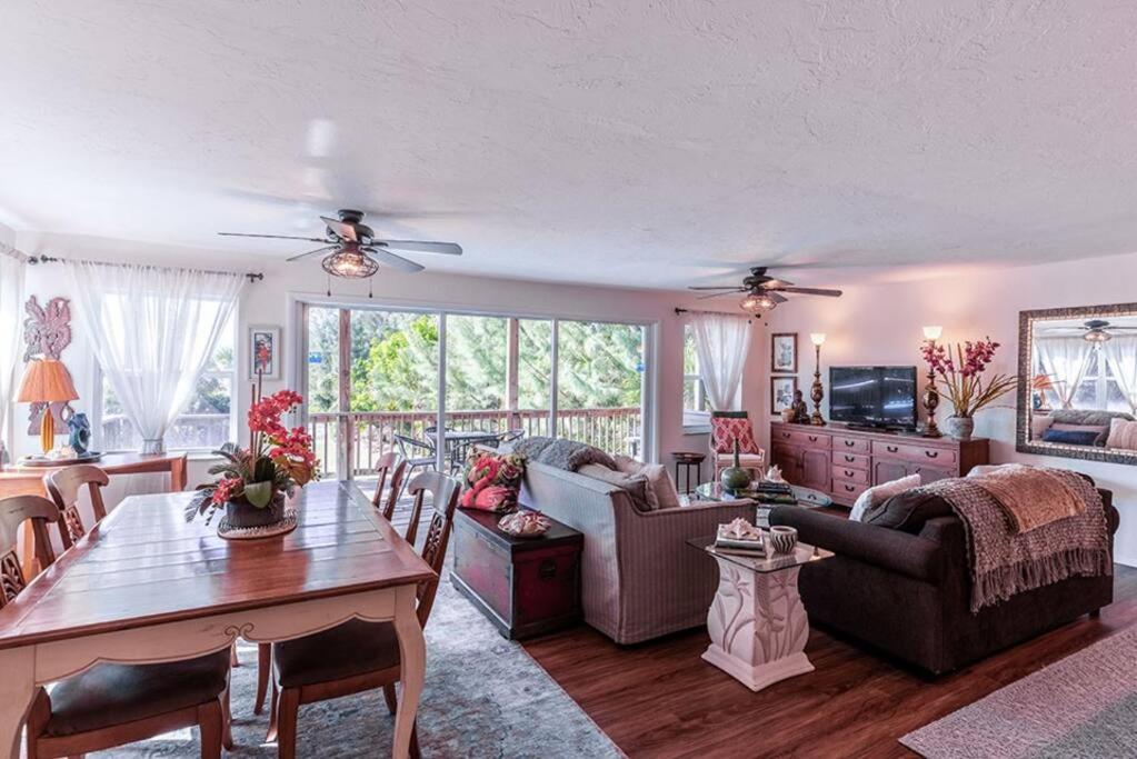 Your Tranquil Escape Is Found Directly On The At The Serenity Condo. *